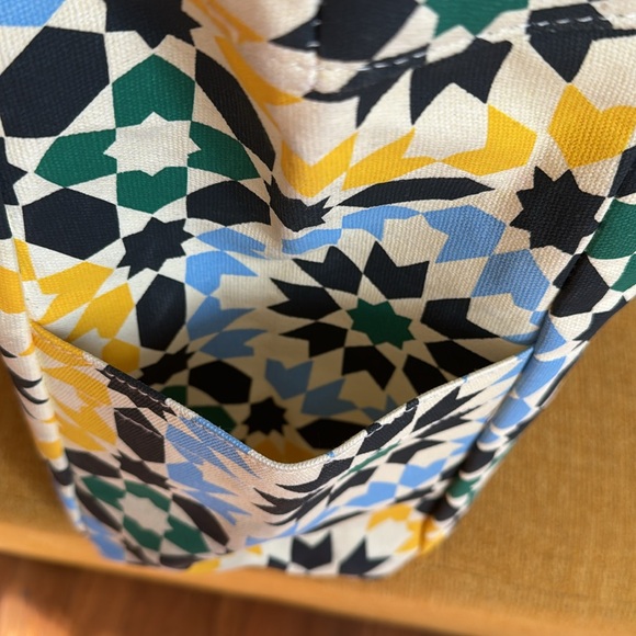 NWOT large Multicolored Lulu Dharma tote🍀🍀🍀 - Picture 7 of 10